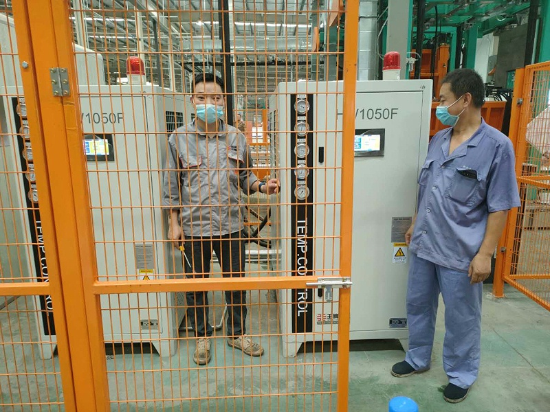 冰箱行業聚氨酯發泡為什們選用恒溫機冷熱一體機 ？